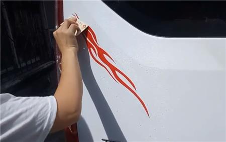 車貼的安裝方法、流程及注意事項(xiàng)的濕貼法