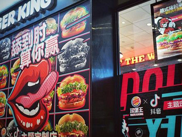 企業(yè)宣傳展板制作有沒(méi)有什么小技巧?要注意哪些事項(xiàng)呢?