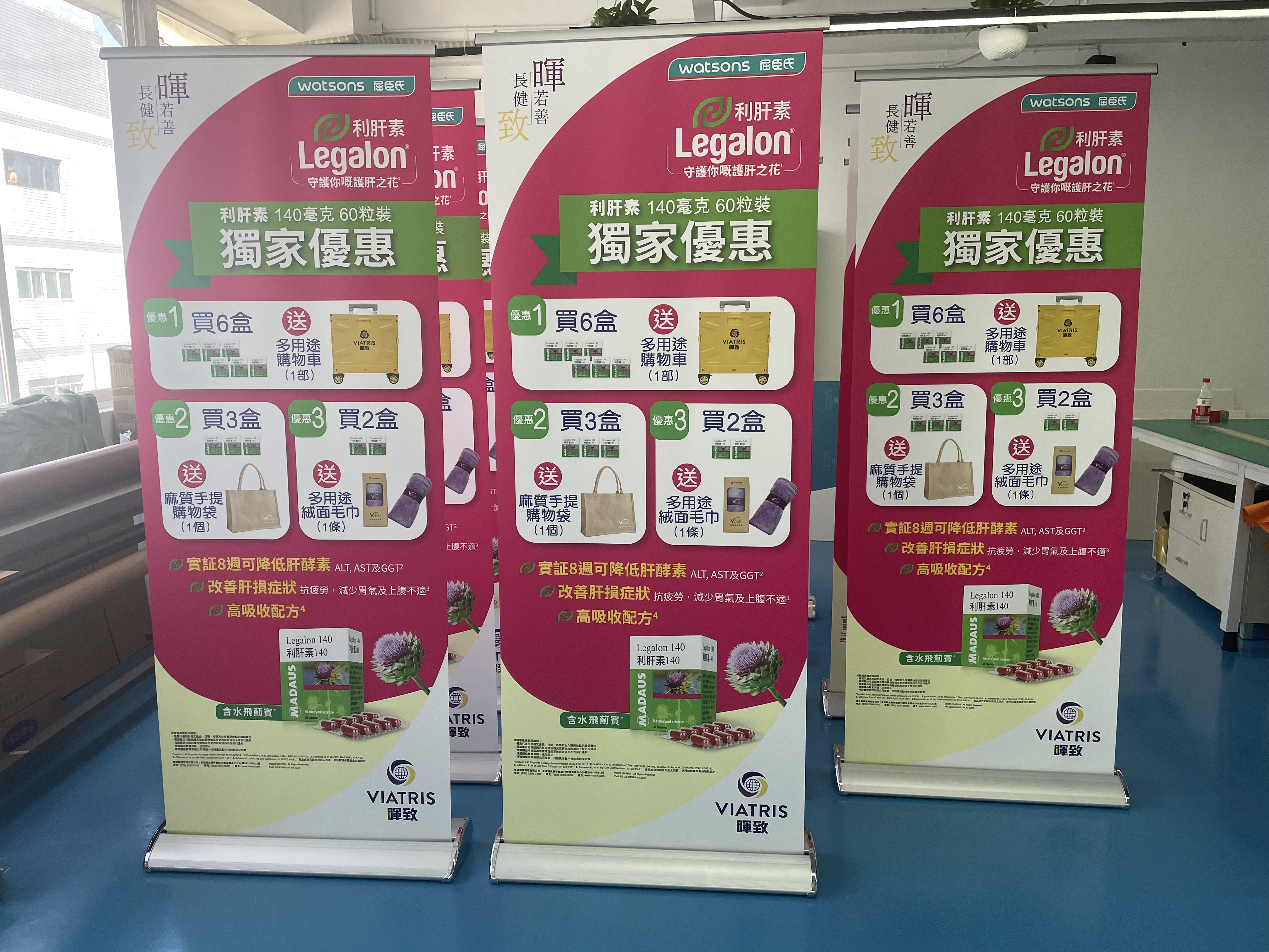 展會(huì)布置：快幕秀和展架怎么選？