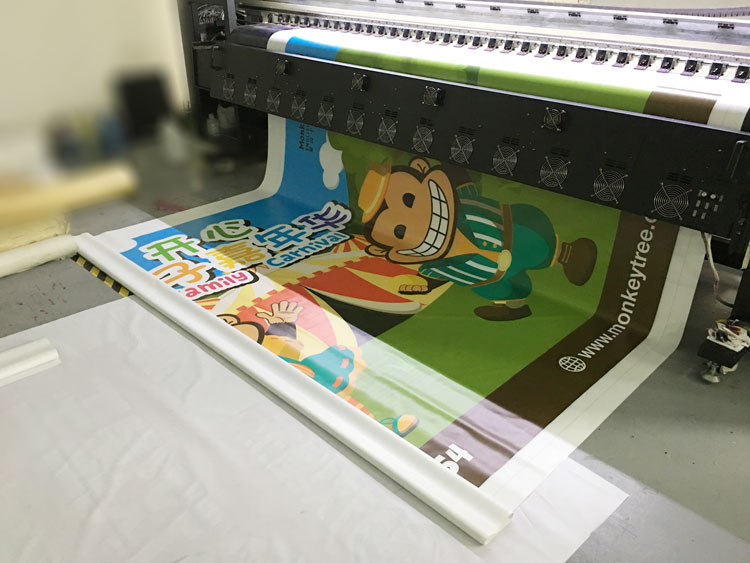 香港蒙奇千里培訓(xùn)機(jī)構(gòu)店面整體噴繪廣告制作 定制門(mén)面噴繪展示宣傳廣告